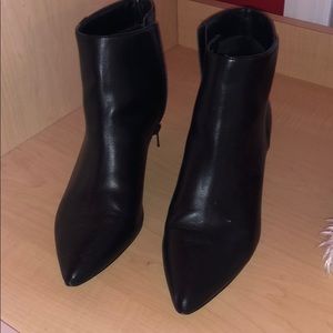 Banana Republic kitten heel bootie